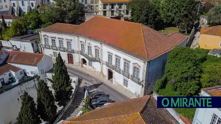 Biblioteca municipal de Santarém celebra 100 anos e recebe obras de fundo