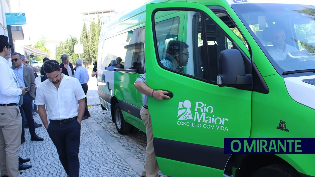 Mini-autocarro é aposta para melhorar a mobilidade em Rio Maior