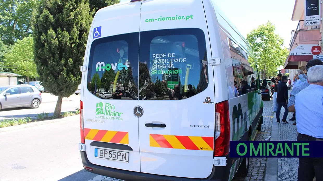Mini-autocarro é aposta para melhorar a mobilidade em Rio Maior