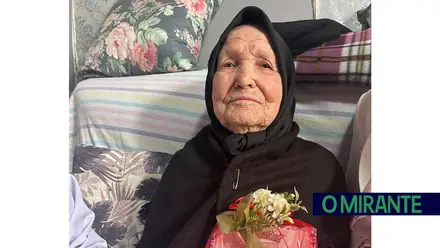 Maria Vitória celebra 102 anos com autonomia e um sorriso que resiste ao tempo