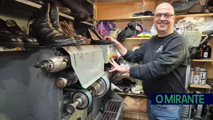 Vítor Oliveira resiste numa profissão em vias de desaparecer