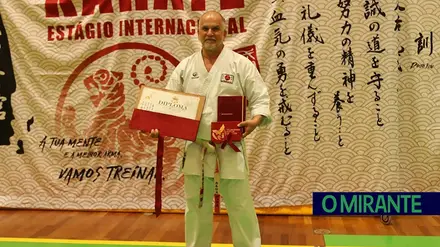 Associação Distrital Amicale Karaté distingue mestre Carlos Dias