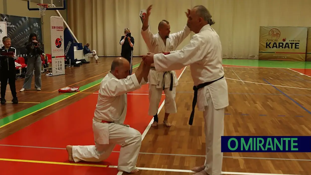 Associação Distrital Amicale Karaté distingue mestre Carlos Dias