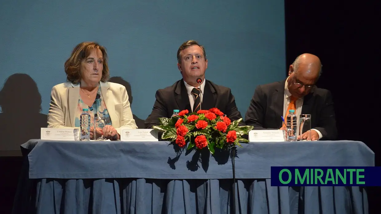 Benavente homenageou António José Ganhão com medalha de honra municipal no 25 de Abril