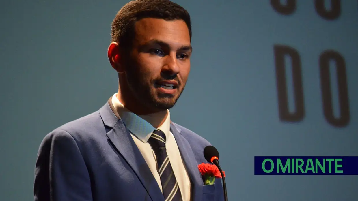 Benavente homenageou António José Ganhão com medalha de honra municipal no 25 de Abril