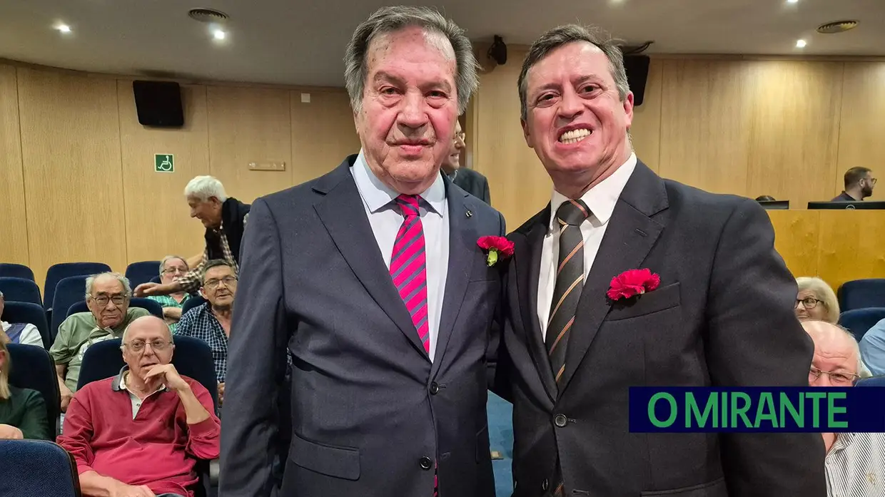 Benavente homenageou António José Ganhão com medalha de honra municipal no 25 de Abril