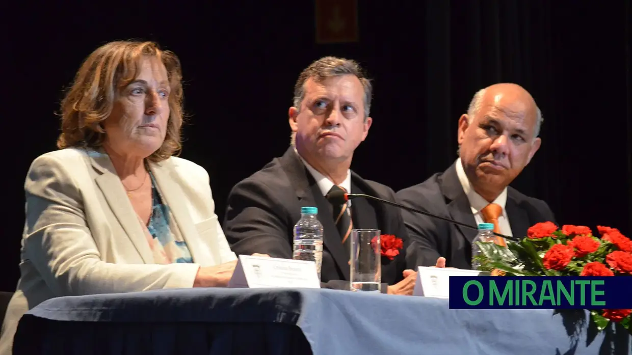 Benavente homenageou António José Ganhão com medalha de honra municipal no 25 de Abril