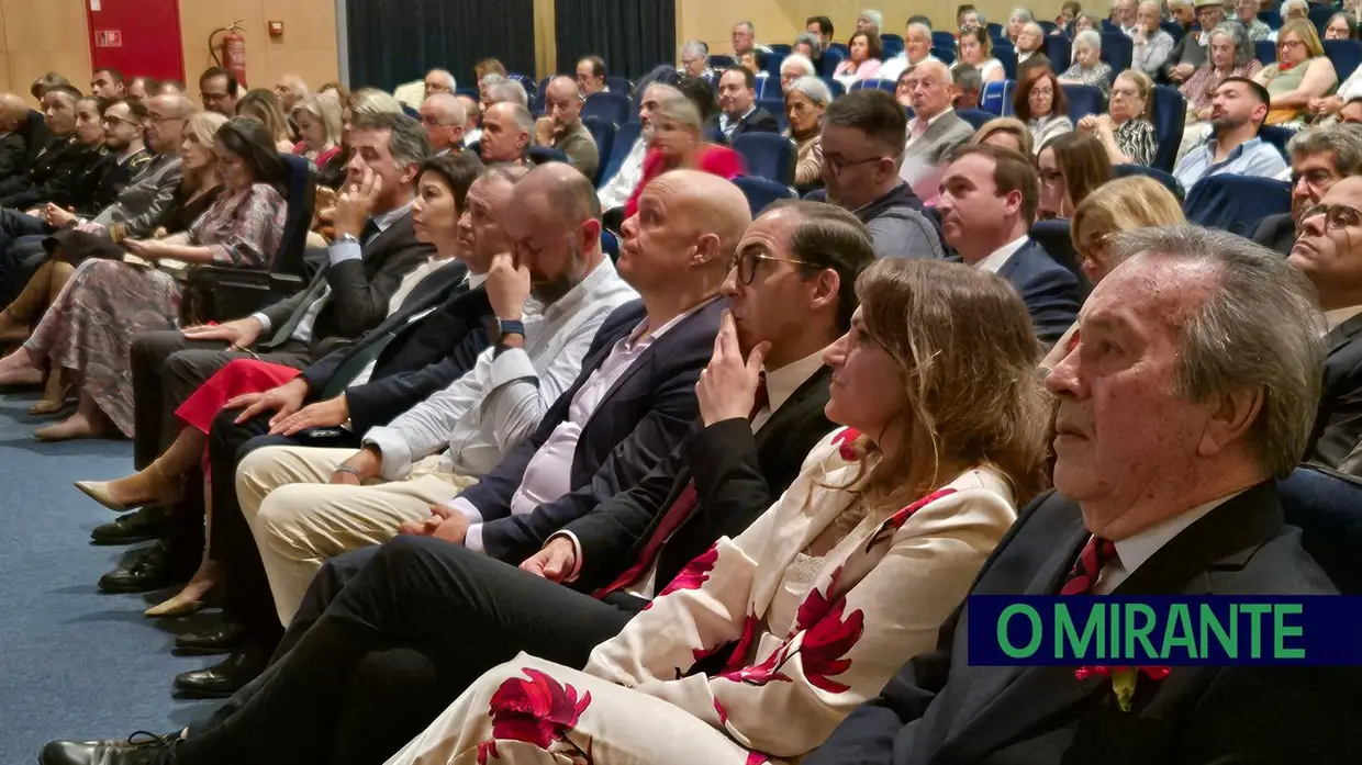 Benavente homenageou António José Ganhão com medalha de honra municipal no 25 de Abril