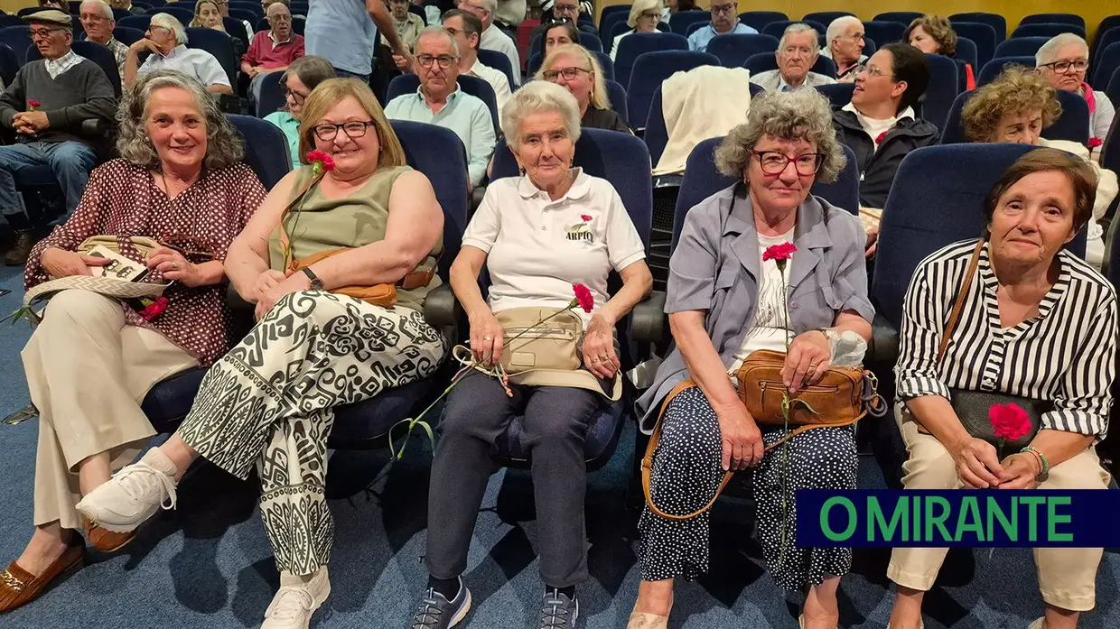 Benavente homenageou António José Ganhão com medalha de honra municipal no 25 de Abril