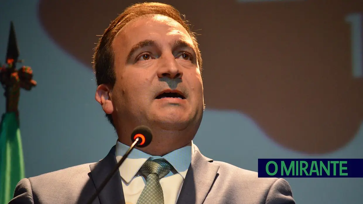 Benavente homenageou António José Ganhão com medalha de honra municipal no 25 de Abril