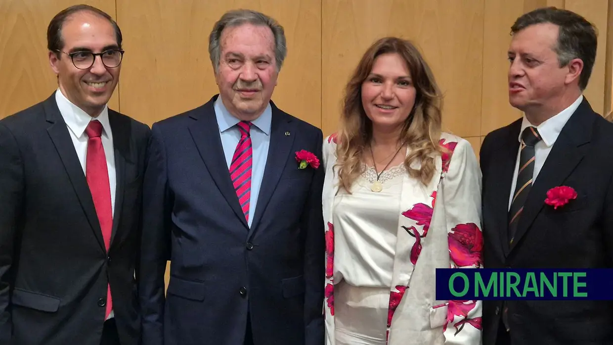 Benavente homenageou António José Ganhão com medalha de honra municipal no 25 de Abril