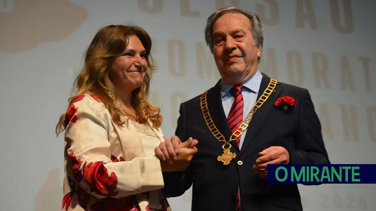 Benavente homenageou António José Ganhão com medalha de honra municipal no 25 de Abril