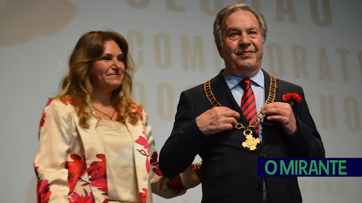 Benavente homenageou António José Ganhão com medalha de honra municipal no 25 de Abril