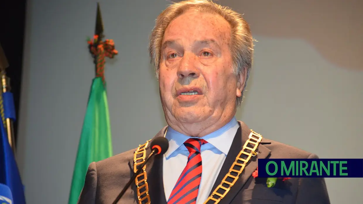 Benavente homenageou António José Ganhão com medalha de honra municipal no 25 de Abril