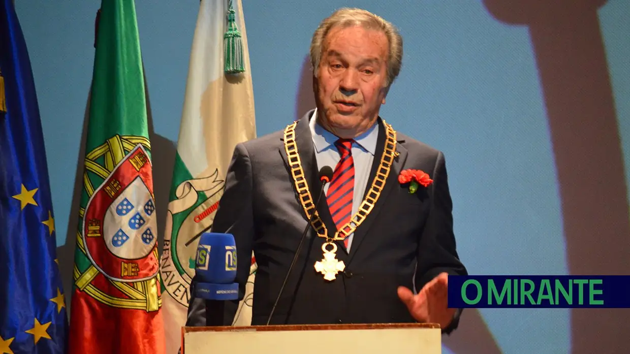 Benavente homenageou António José Ganhão com medalha de honra municipal no 25 de Abril