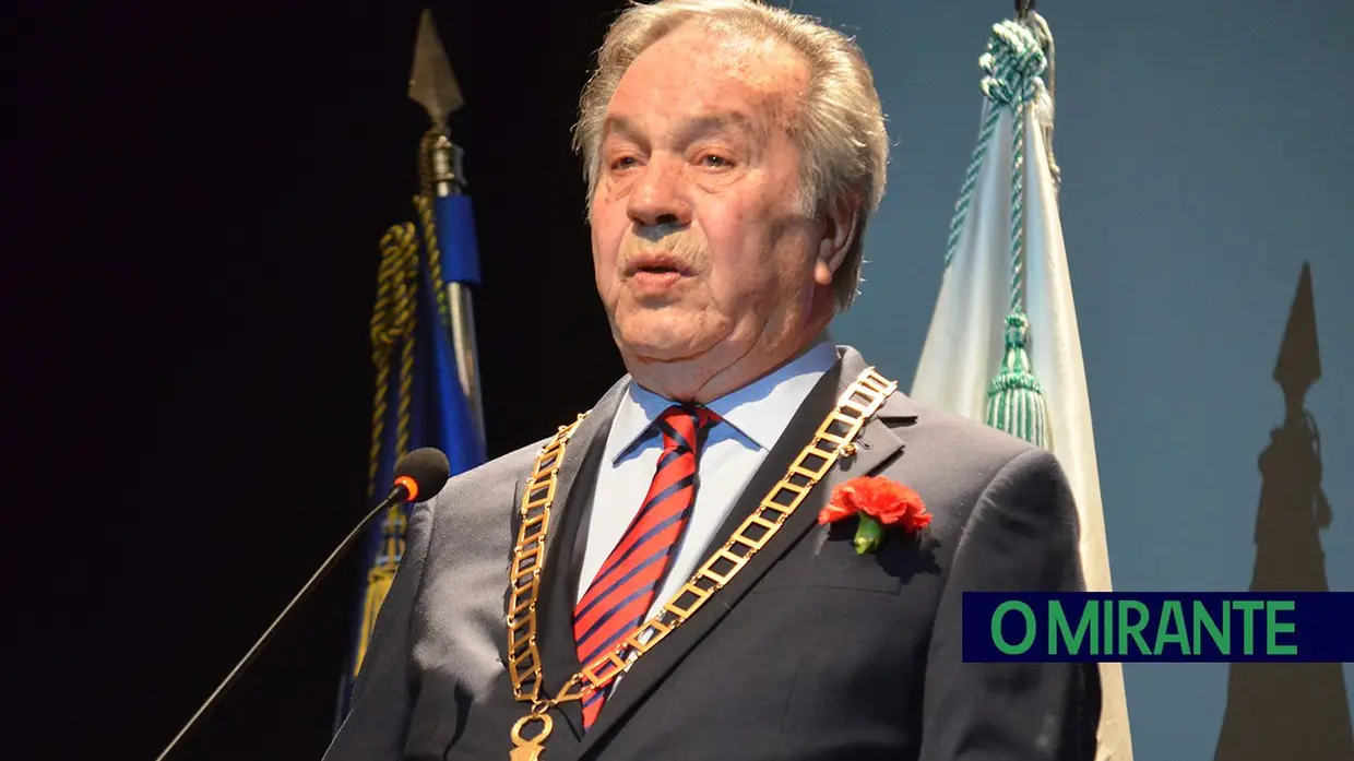 Benavente homenageou António José Ganhão com medalha de honra municipal no 25 de Abril