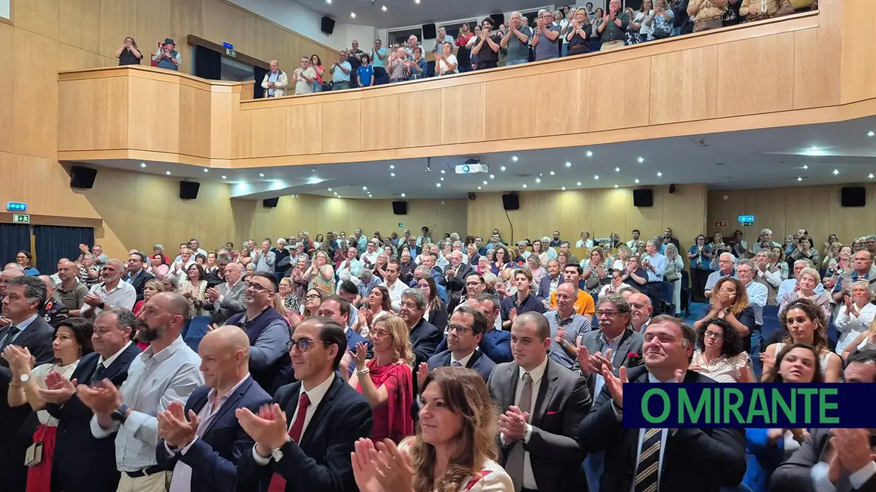 Benavente homenageou António José Ganhão com medalha de honra municipal no 25 de Abril