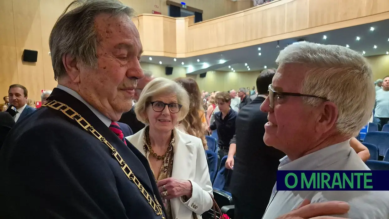 Benavente homenageou António José Ganhão com medalha de honra municipal no 25 de Abril