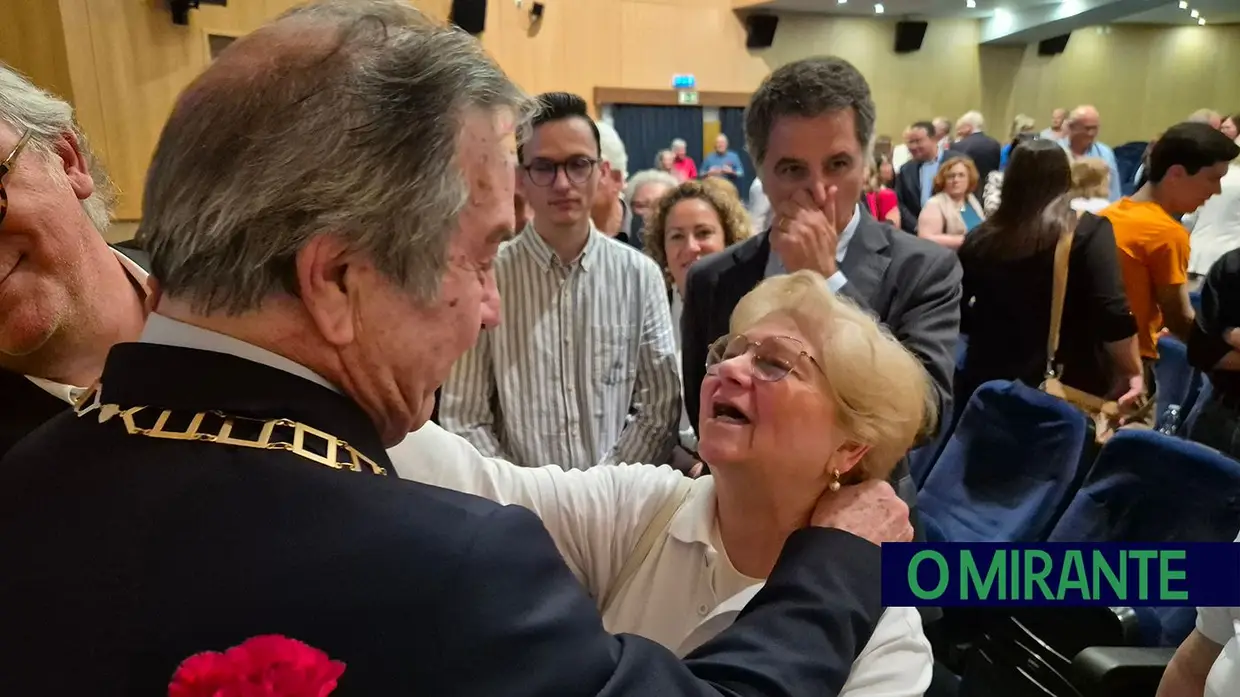 Benavente homenageou António José Ganhão com medalha de honra municipal no 25 de Abril