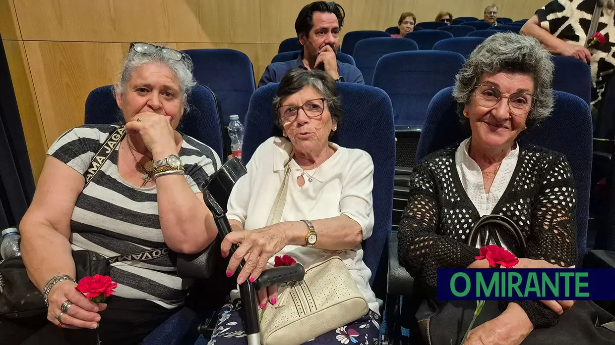 Benavente homenageou António José Ganhão com medalha de honra municipal no 25 de Abril