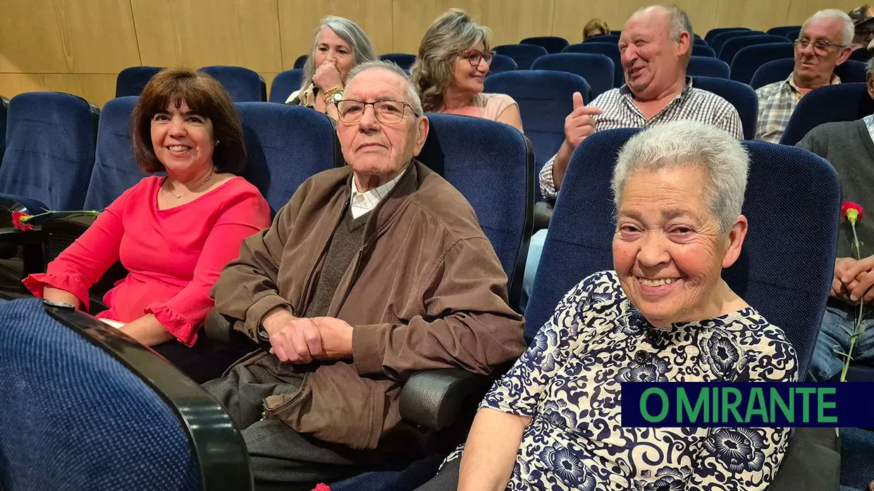 Benavente homenageou António José Ganhão com medalha de honra municipal no 25 de Abril