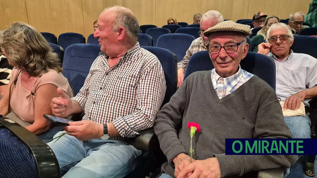 Benavente homenageou António José Ganhão com medalha de honra municipal no 25 de Abril