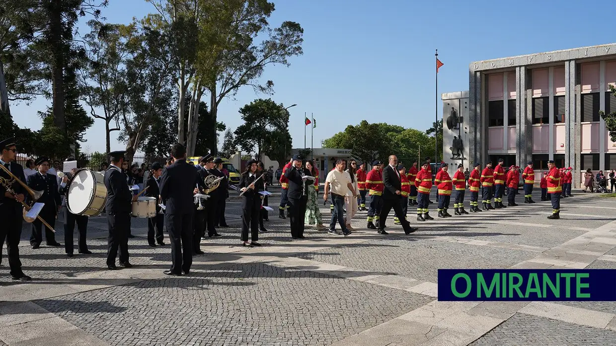 Comemorações do 25 de Abril na Golegã arrancam com homenagens