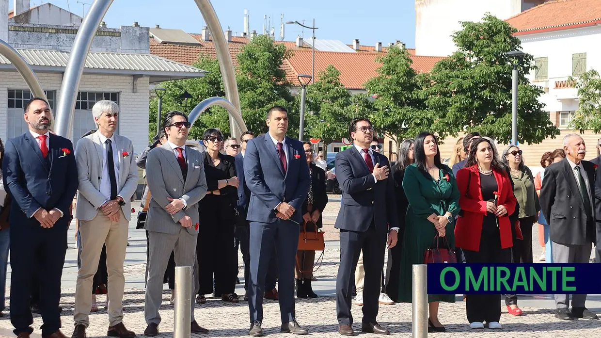 Entroncamento assinala 25 de Abril com apelos para agir no presente