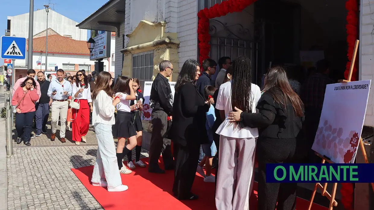 Entroncamento assinala 25 de Abril com apelos para agir no presente