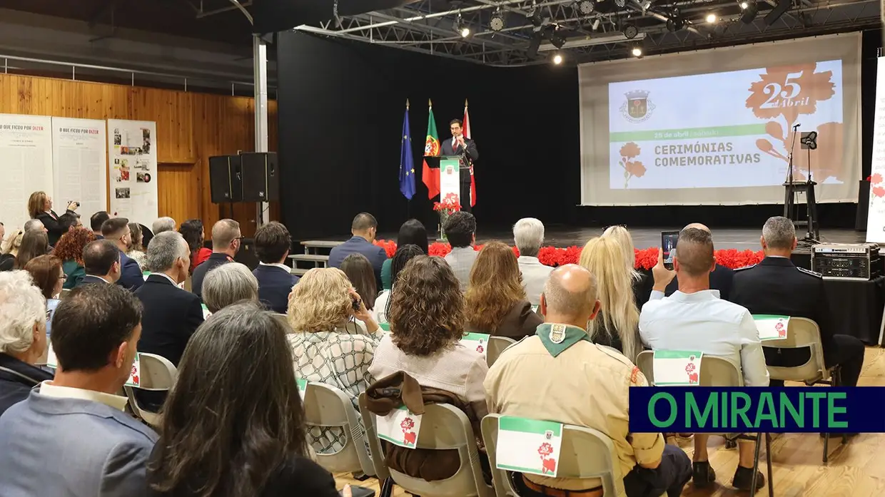 Entroncamento assinala 25 de Abril com apelos para agir no presente