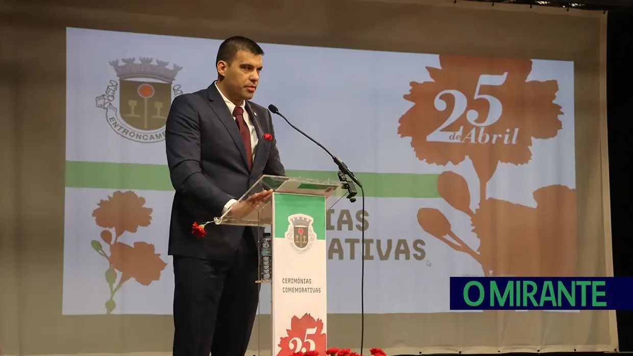 Entroncamento assinala 25 de Abril com apelos para agir no presente