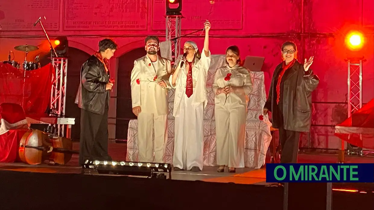 Música e teatro celebraram Abril na antiga EPC de Santarém