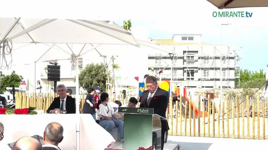 Comemorações do 25 de Abril em Abrantes com inauguração da Praça da Liberdade