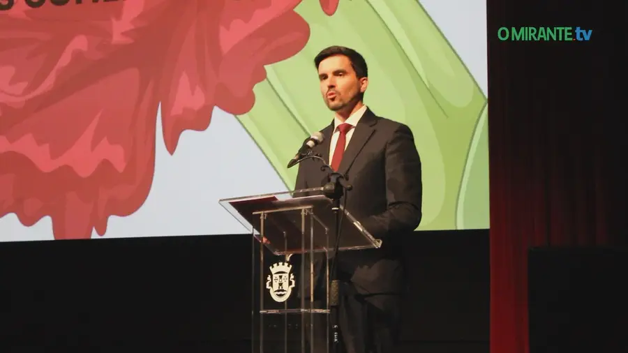 Tomar celebra 52 anos do 25 de Abril com sessão no Cine-Teatro Paraíso