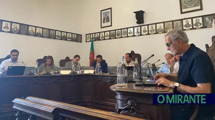 Chumbo de proposta socialista expõe divisões ideológicas na Câmara de Santarém