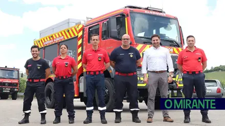 Veículo especial de combate a incêndios cedido aos Bombeiros de Alenquer