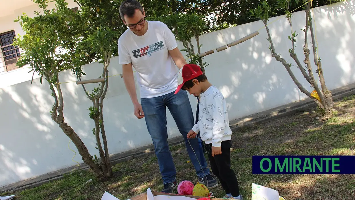 Azambuja põe famílias e crianças a brincar na rua