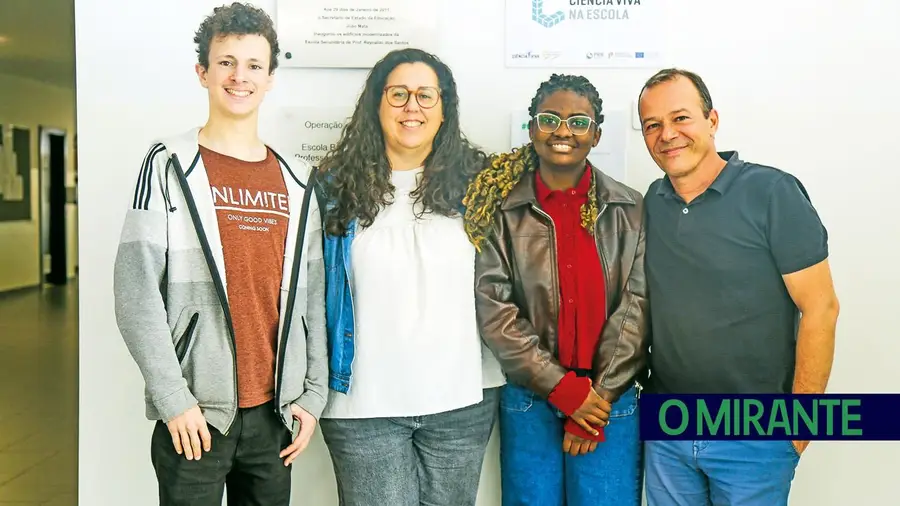 Alunos da Reynaldo dos Santos lutam por uma escola inclusiva para surdos