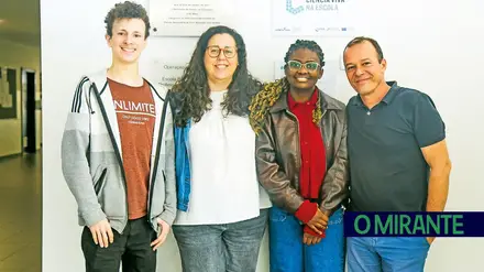 Alunos da Reynaldo dos Santos lutam por uma escola inclusiva para surdos