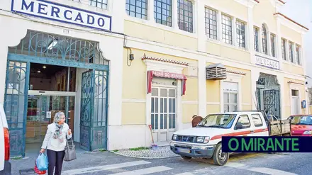 Duas décadas para alterar a titularidade de uma loja no mercado de Alhandra
