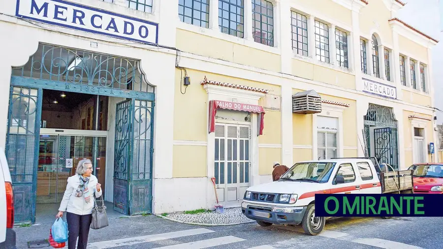 Duas décadas para alterar a titularidade de uma loja no mercado de Alhandra