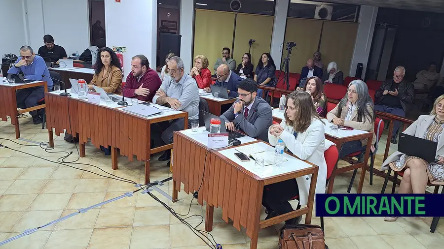 PS acusa executivo da Póvoa e Forte da Casa de violar lei da paridade