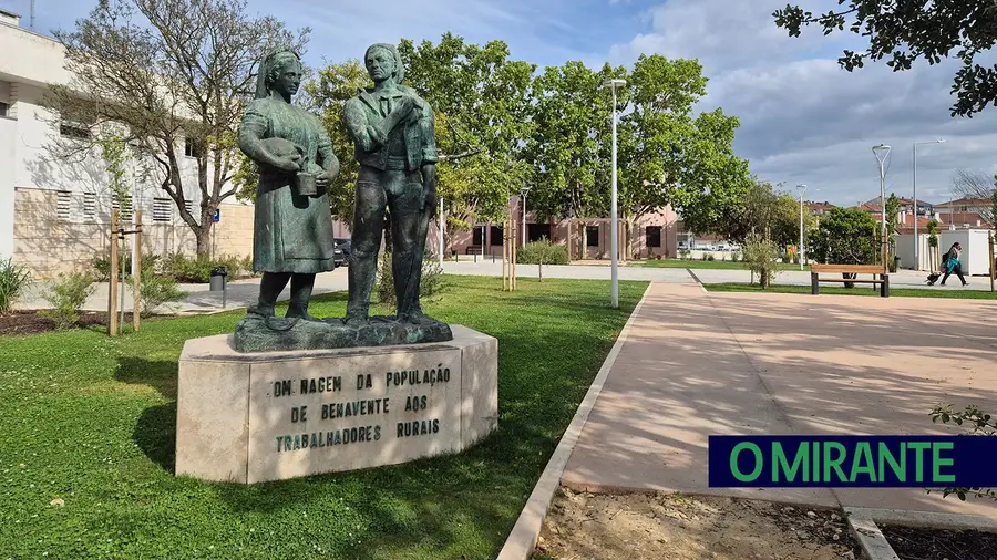 Benavente assinala Dia do Trabalhador com homenagem junto à Estátua dos Trabalhadores
