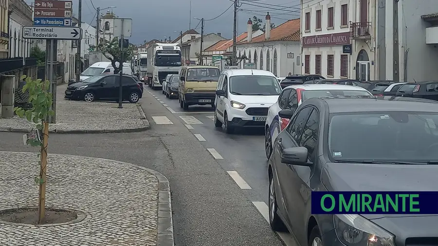 Máquina agrícola paralisa centro da Chamusca e expõe fragilidade da EN118