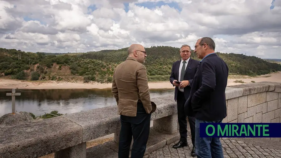 Abrantes exige respostas do Governo; ministro não respondeu a questões