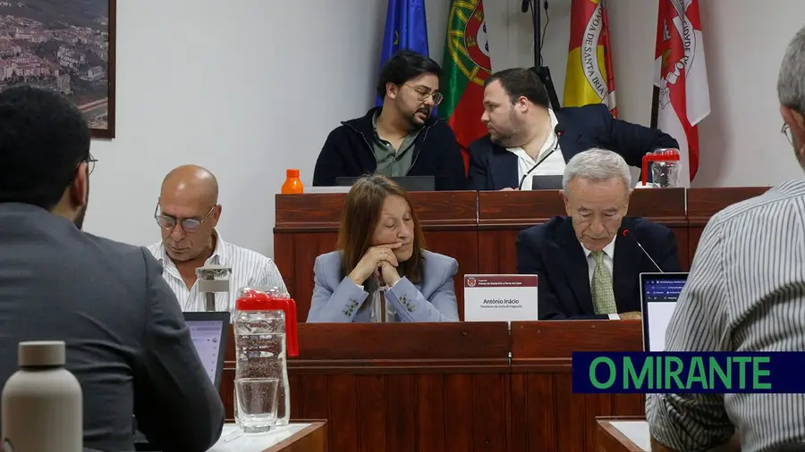 Autarcas contestam gestão e comunicação do executivo de António Inácio