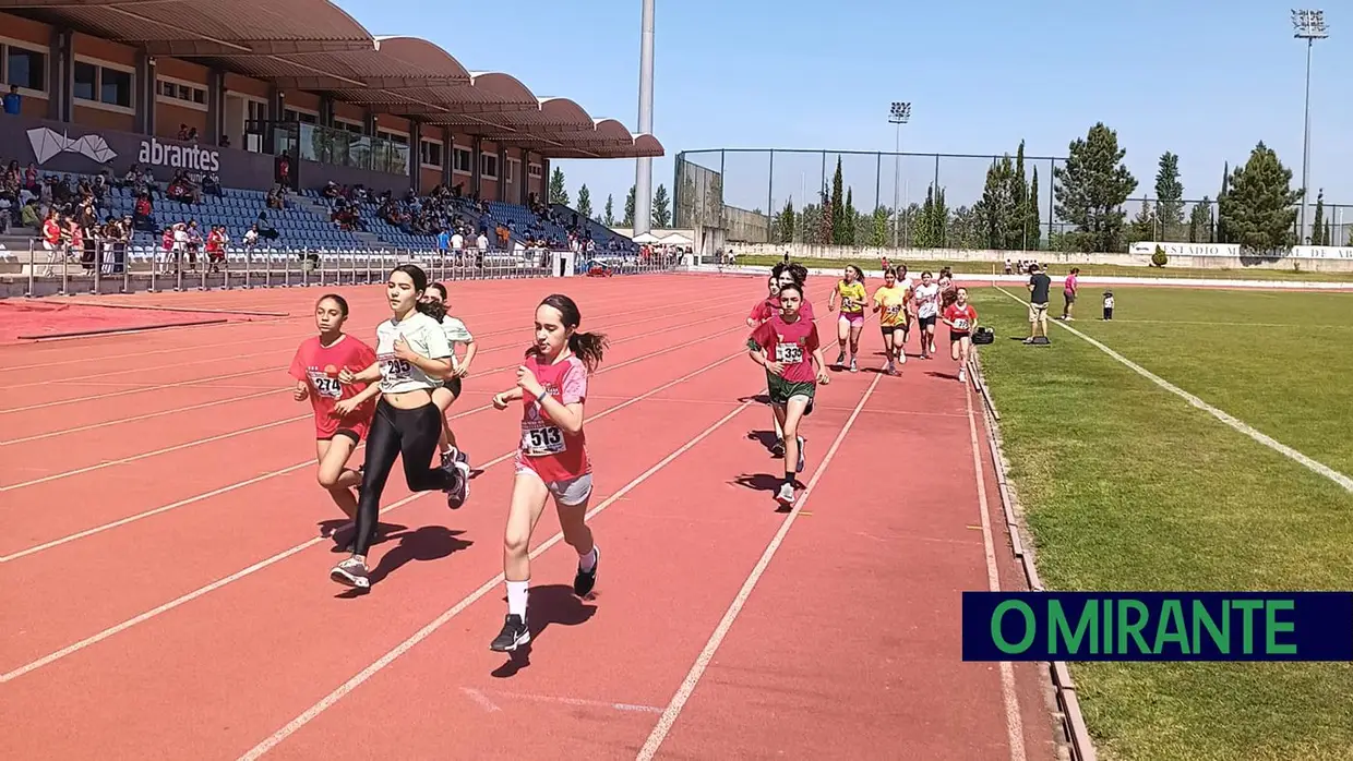 Mais de 540 jovens participam no Grande Prémio de Atletismo 25 de Abril em Abrantes