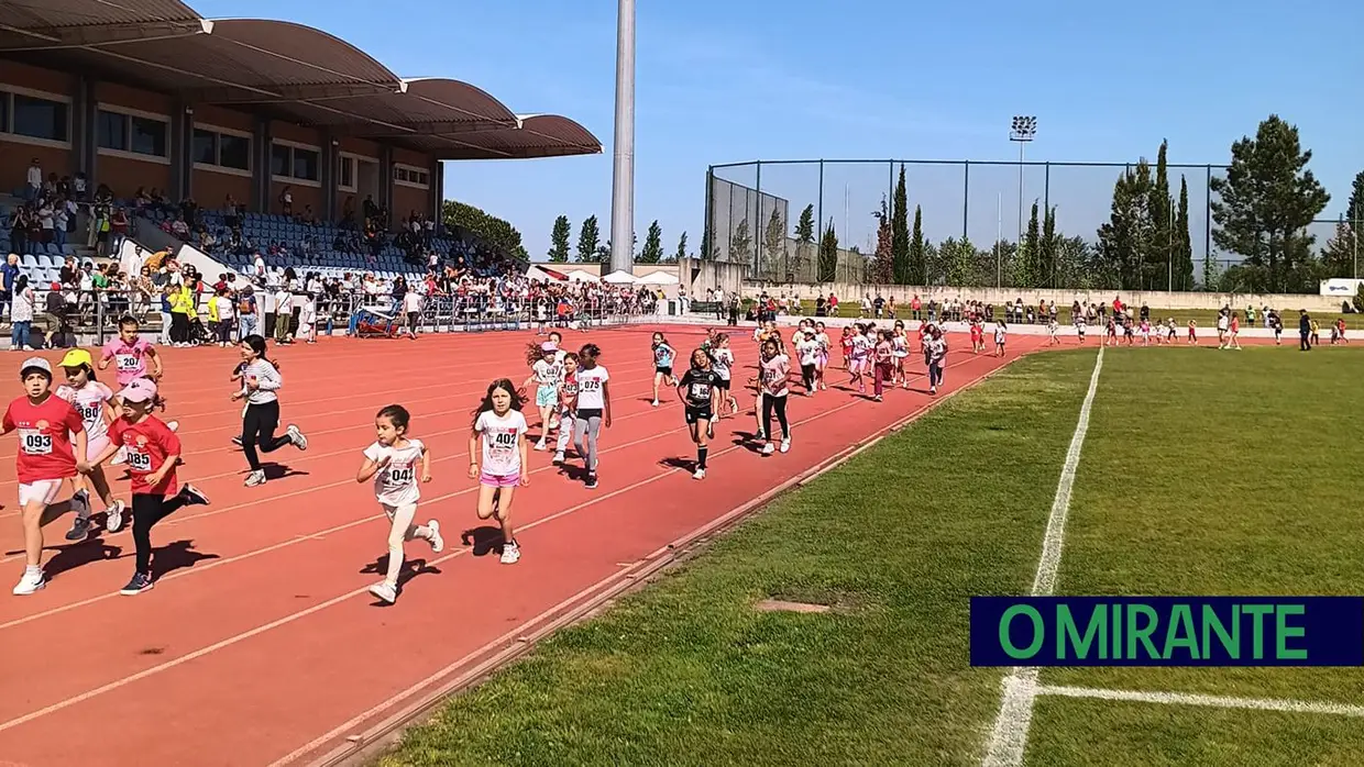 Mais de 540 jovens participam no Grande Prémio de Atletismo 25 de Abril em Abrantes
