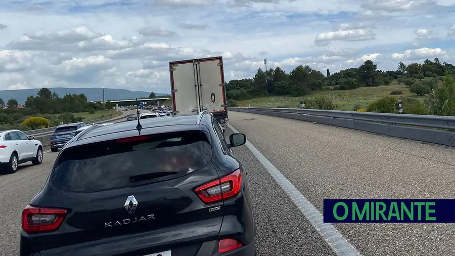 Fila na A1 entre Santarém e Torres Novas