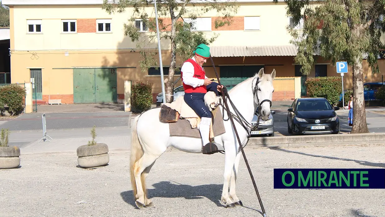 Desfile de campinos e ranchos folclóricos pelas ruas do Cartaxo